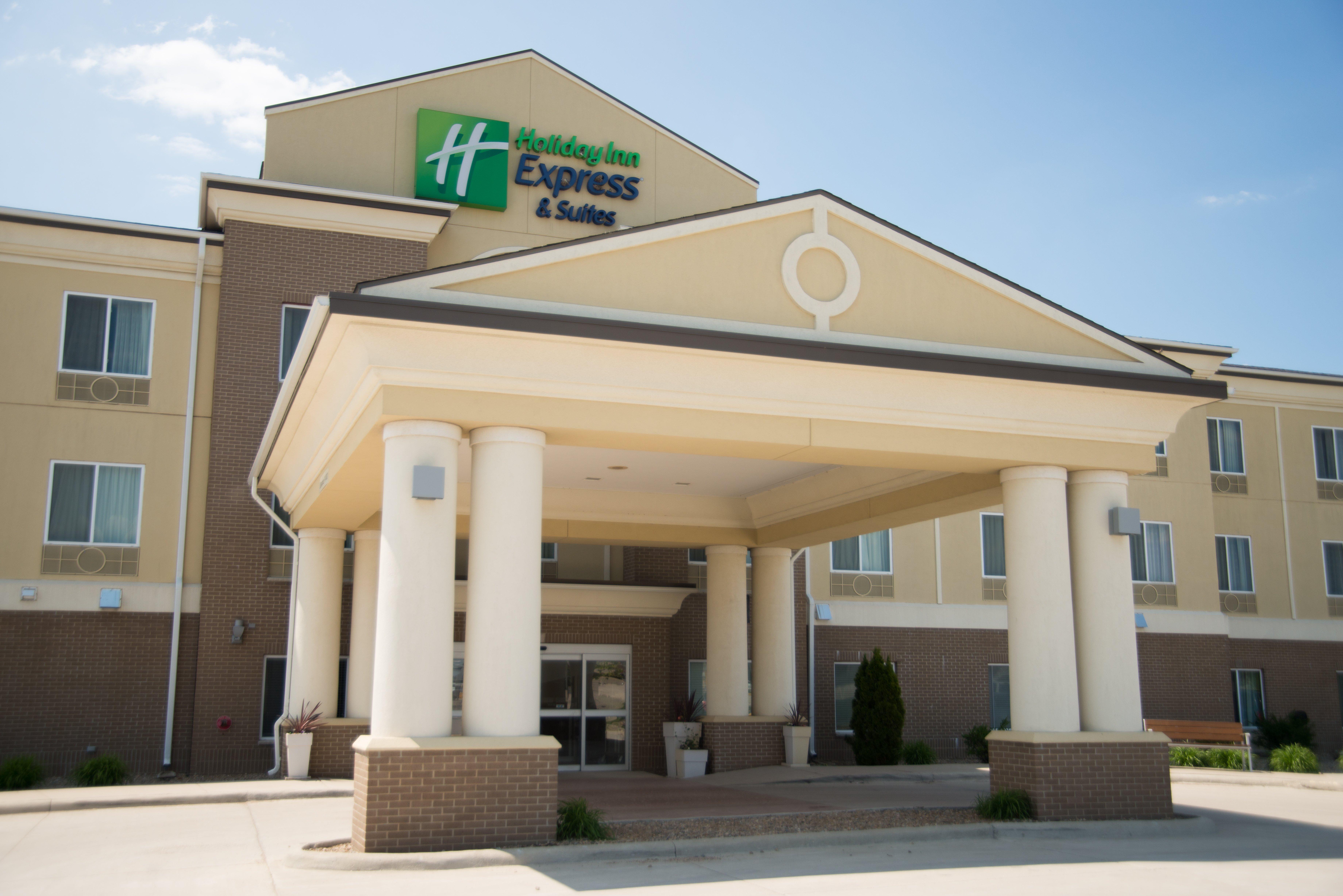 Holiday Inn Express & Suites Northwood By Ihg Silver Lake Exterior foto