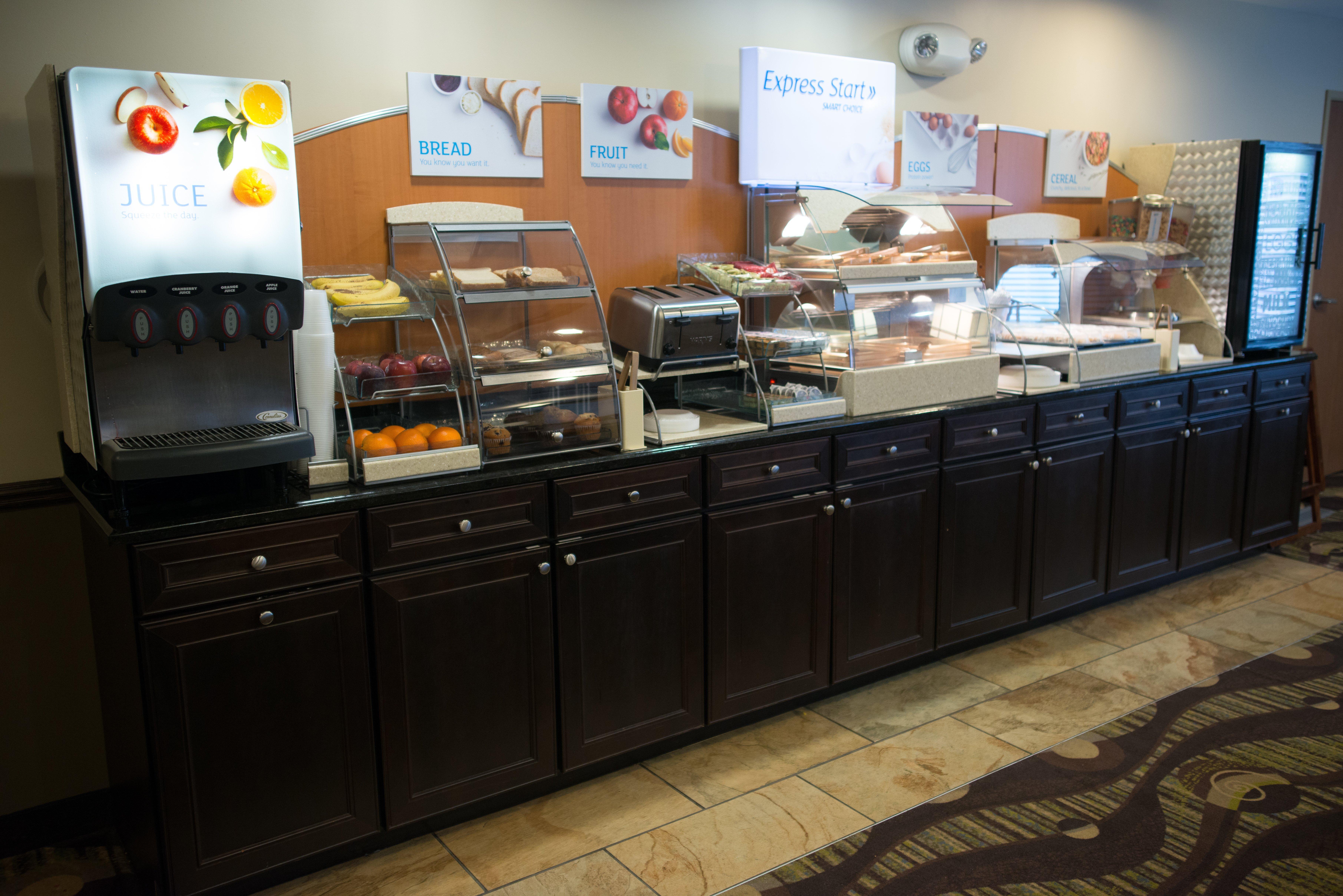 Holiday Inn Express & Suites Northwood By Ihg Silver Lake Exterior foto