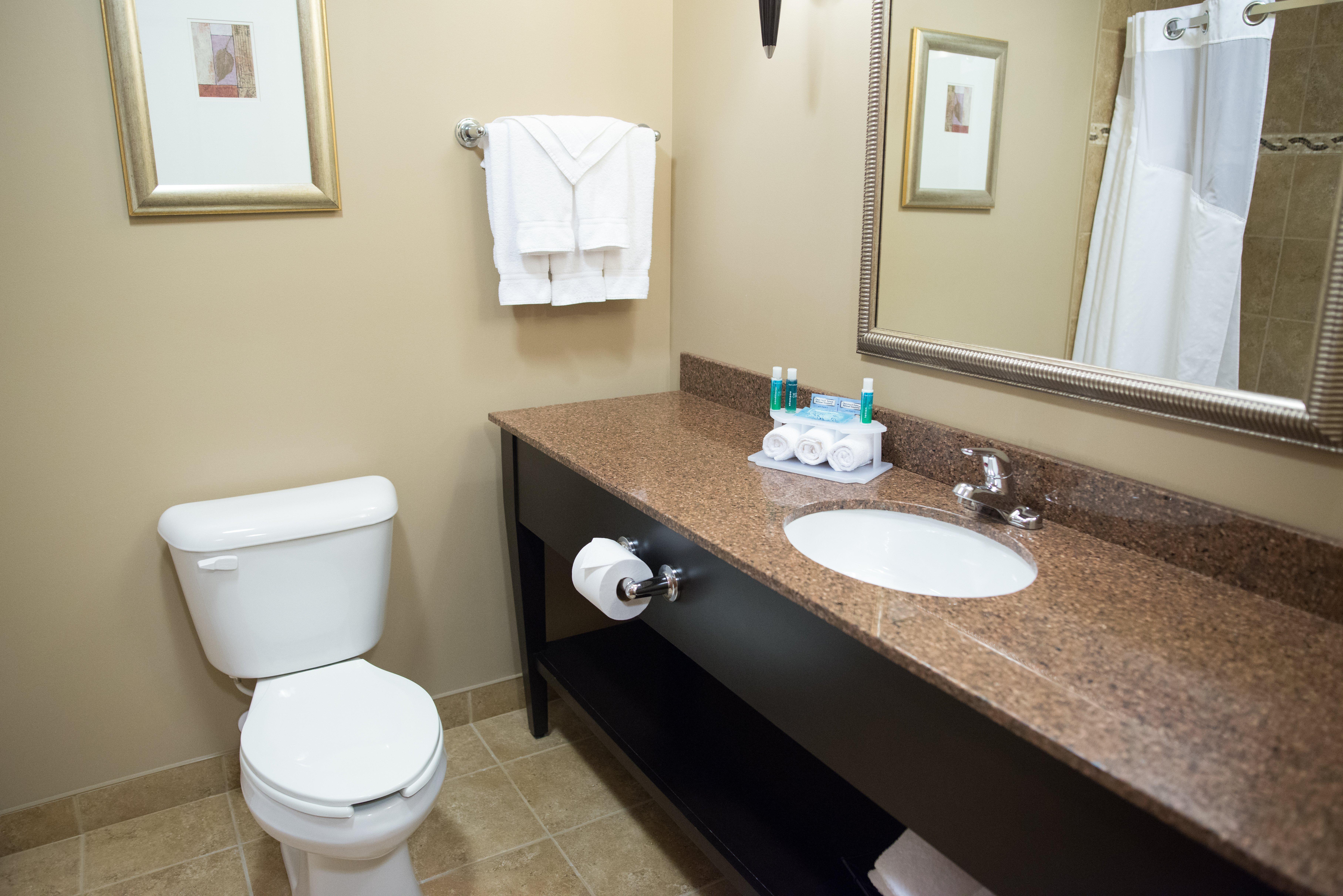 Holiday Inn Express & Suites Northwood By Ihg Silver Lake Exterior foto